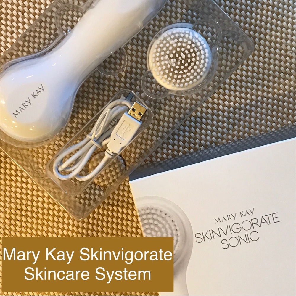 NEW in box! Mary Kay Skinvigorate Sonic Skincare System